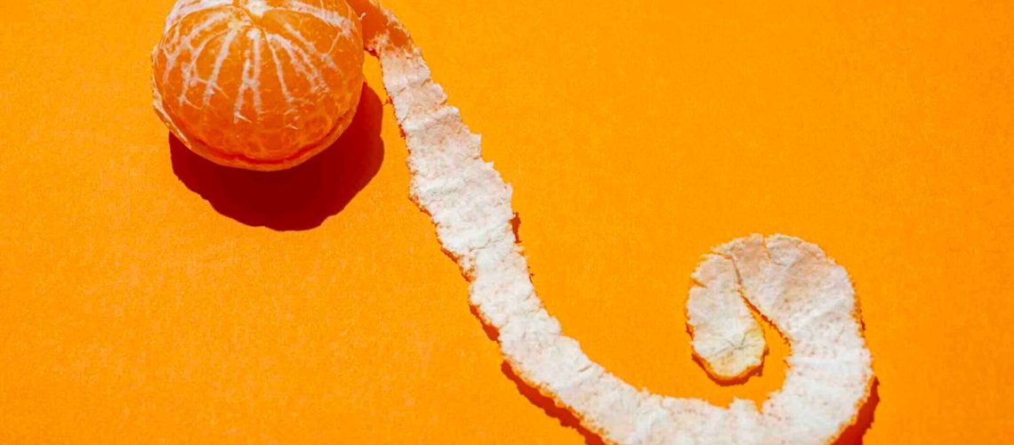 Peau qui pèle, desquamation : voici les causes et les solutions selon une dermatologue